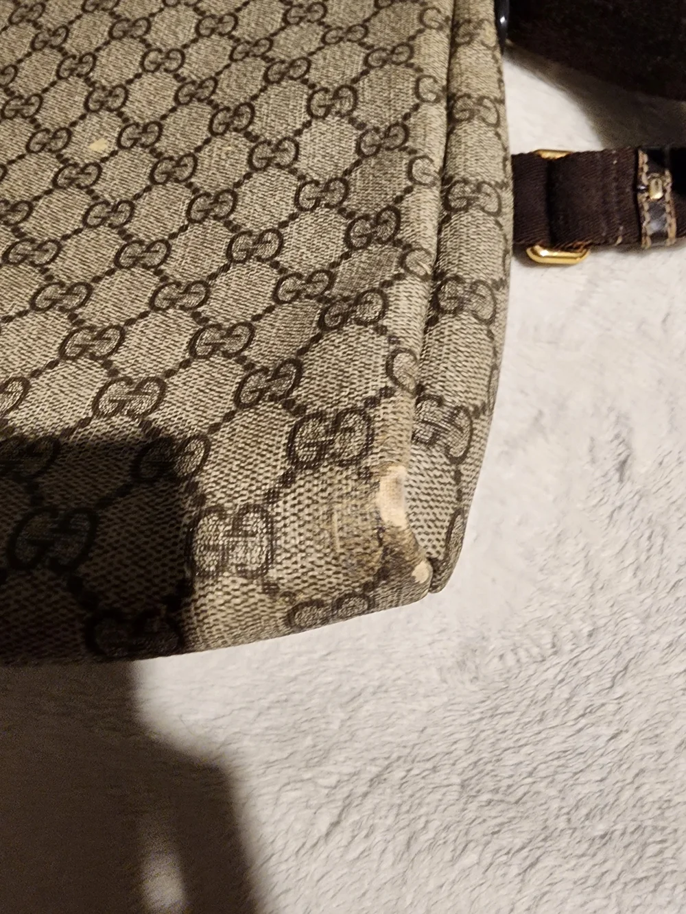 Gucci GG Supreme Canvas and Leather Shoulder Bag (model 223666) - Picture 9 of 16